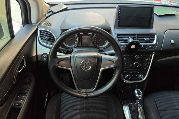 Used Buick Encore 2015 1.4T Automatic Two-Wheel Drive Urban Elite Version Steering Wheel