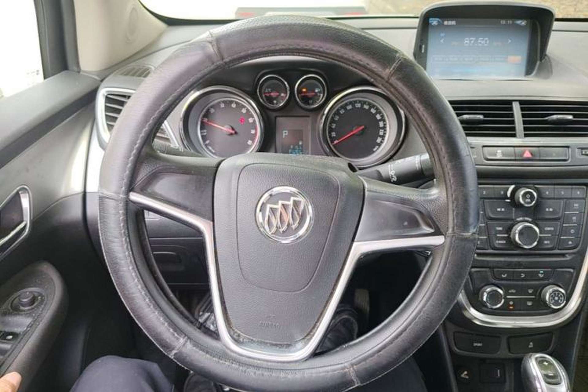 Used Buick Encore 2015 1.4T Automatic Two-Wheel Drive Urban Elite Version Steering Wheel