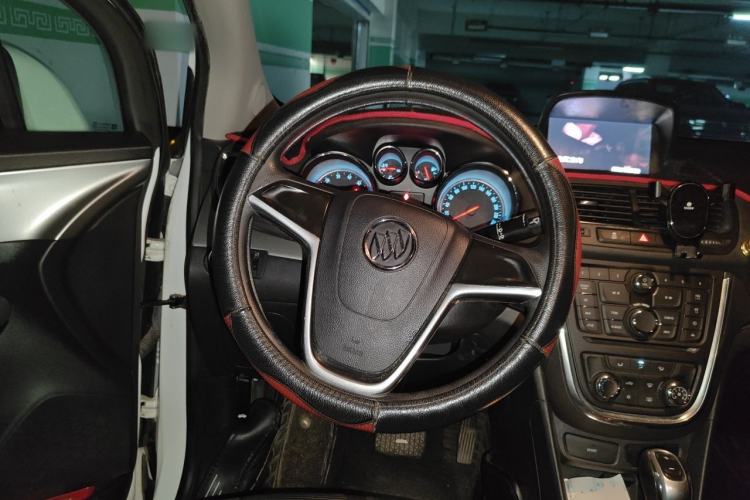 Used Buick Encore 2015 1.4T Automatic Two-Wheel Drive Urban Elite Version Steering Wheel