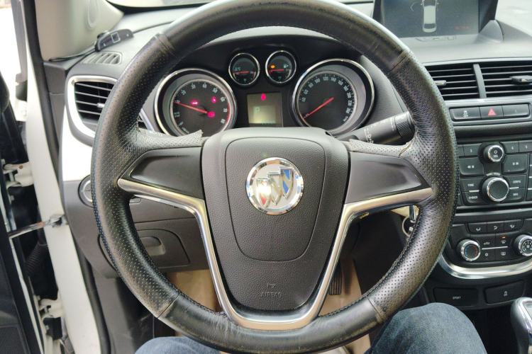 Used Buick Encore 2015 1.4T Automatic Two-Wheel Drive Urban Elite Version Steering Wheel