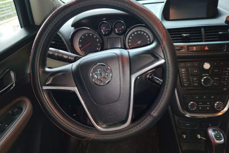 Used Buick Encore 2015 1.4T Automatic Two-Wheel Drive Urban Elite Version Steering Wheel