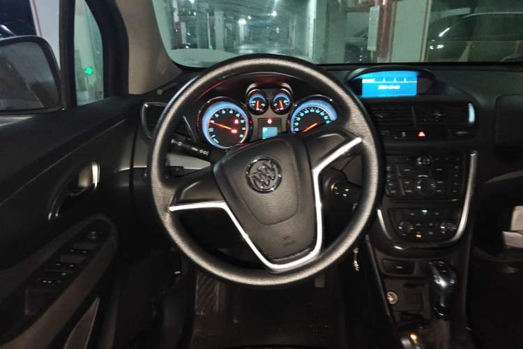 Used Buick Encore 2015 1.4T Automatic Two-Wheel Drive Urban Elite Version Steering Wheel