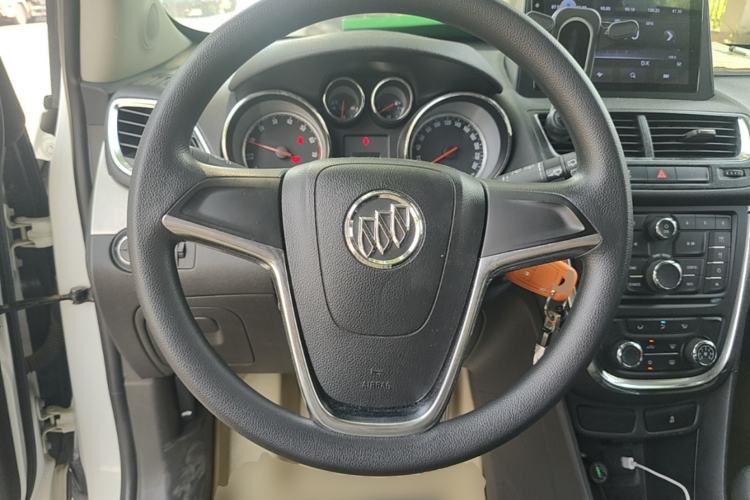 Used Buick Encore 2015 1.4T Manual Two-Wheel Drive Urban Advanced Model Steering Wheel