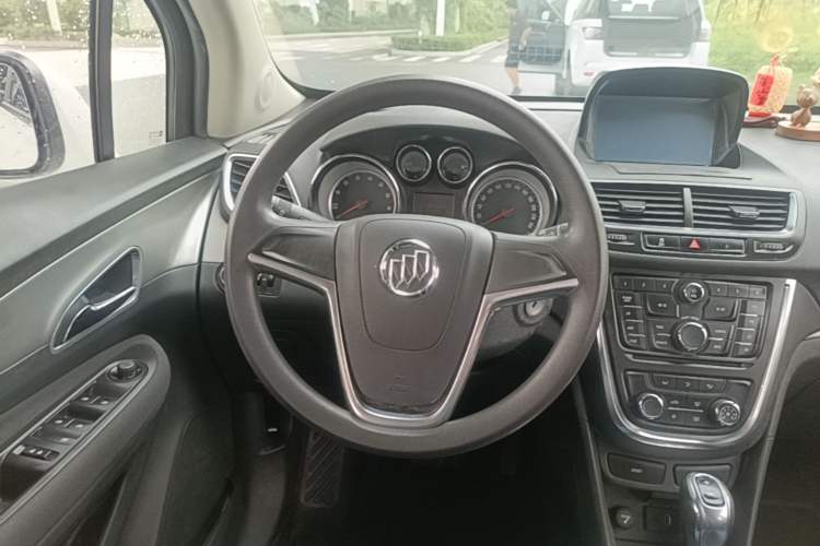 Used Buick Encore 2015 1.4T Automatic Two-Wheel Drive Urban Elite Version Steering Wheel