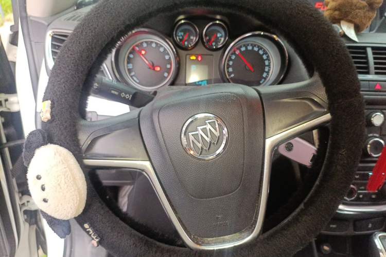 Used Buick Encore 2015 1.4T Automatic Two-Wheel Drive Urban Elite Version Steering Wheel