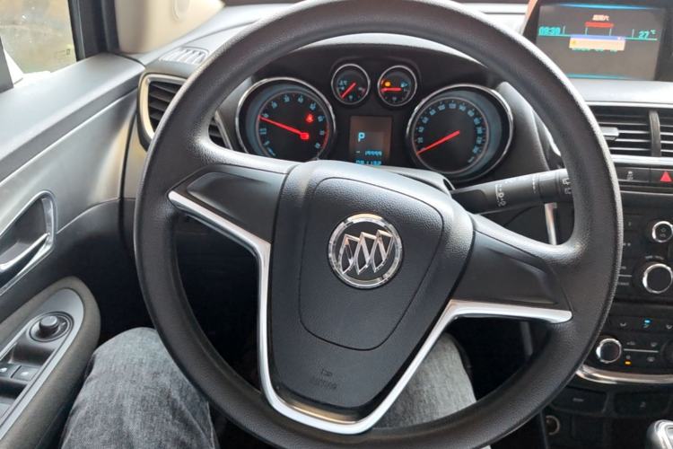 Used Buick Encore 2015 1.4T Automatic Two-Wheel Drive Urban Elite Version Steering Wheel