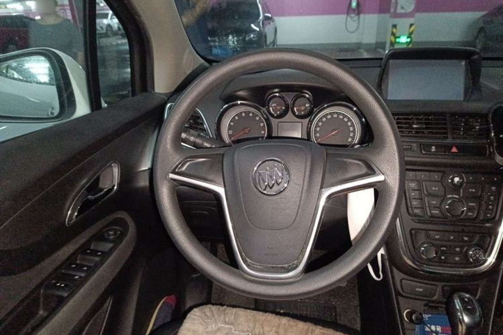 Used Buick Encore 2015 1.4T Automatic Two-Wheel Drive Urban Elite Version Steering Wheel