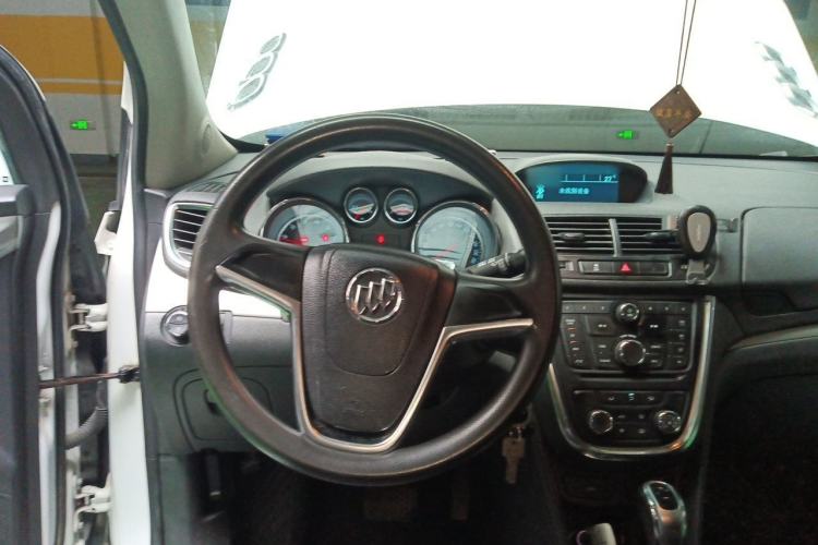 Used Buick Encore 2015 1.4T Automatic Two-Wheel Drive Urban Elite Version Steering Wheel