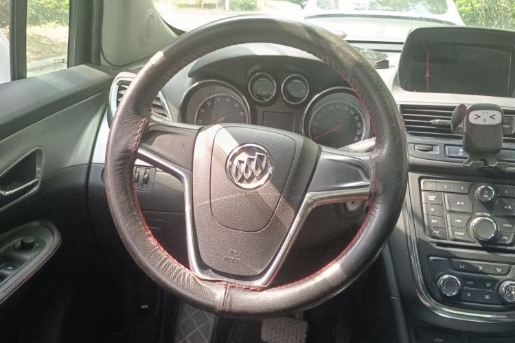 Used Buick Encore 2015 1.4T Automatic Two-Wheel Drive Urban Elite Version Steering Wheel