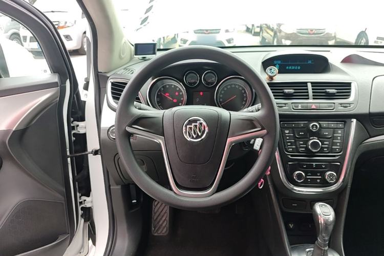 Used Buick Encore 2015 1.4T Automatic Two-Wheel Drive Urban Elite Version Steering Wheel