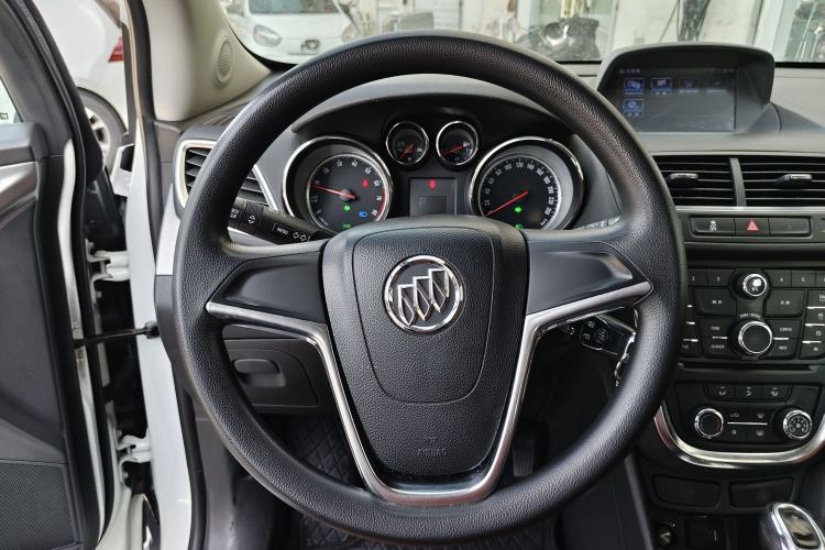 Used Buick Encore 2015 1.4T Automatic Two-Wheel Drive Urban Elite Version Steering Wheel