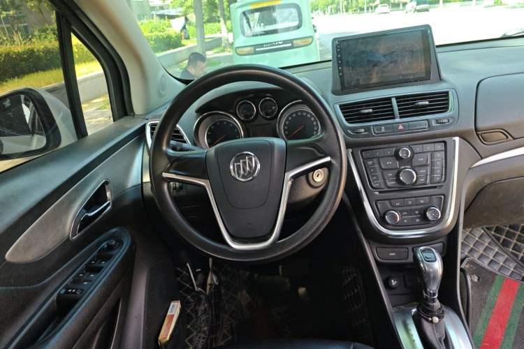 Used Buick Encore 2015 1.4T Automatic Two-Wheel Drive Urban Elite Version Steering Wheel