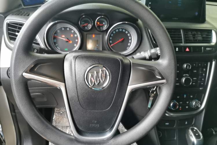 Used Buick Encore 2015 1.4T Automatic Two-Wheel Drive Urban Elite Version Steering Wheel