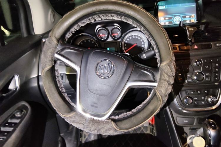 Used Buick Encore 2015 1.4T Automatic Two-Wheel Drive Urban Elite Version Steering Wheel