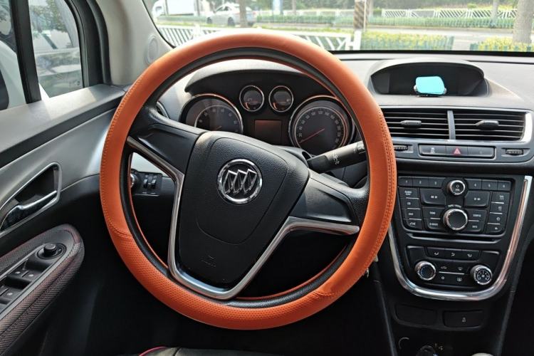 Used Buick Encore 2015 1.4T Manual Two-Wheel Drive Urban Advanced Model Steering Wheel
