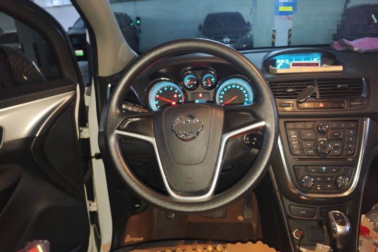 Used Buick Encore 2015 1.4T Automatic Two-Wheel Drive Urban Elite Version Steering Wheel