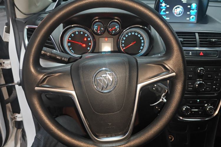 Used Buick Encore 2015 1.4T Manual Two-Wheel Drive Urban Advanced Model Steering Wheel