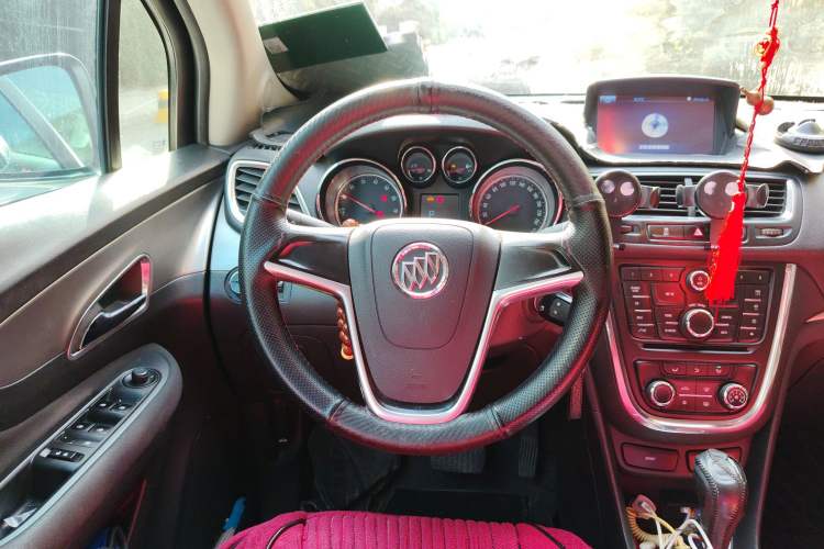 Used Buick Encore 2015 1.4T Automatic Two-Wheel Drive Urban Elite Version Steering Wheel