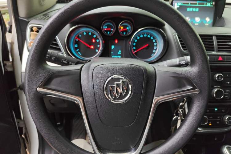 Used Buick Encore 2015 1.4T Automatic Two-Wheel Drive Urban Elite Version Steering Wheel