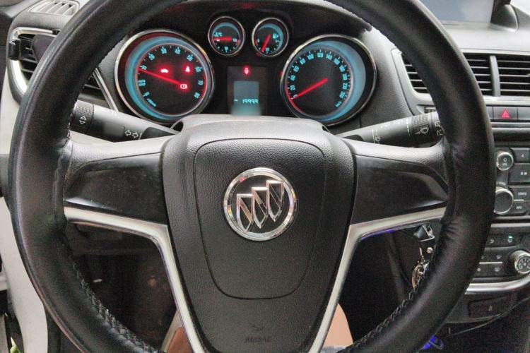 Used Buick Encore 2015 1.4T Manual Two-Wheel Drive Urban Advanced Model Steering Wheel
