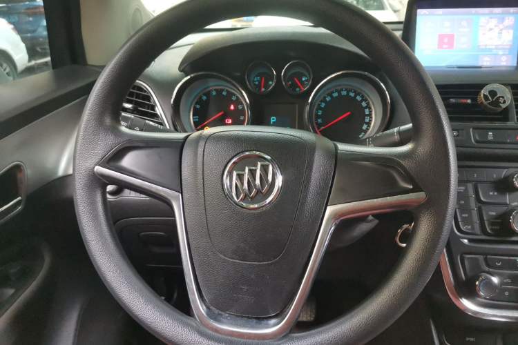 Used Buick Encore 2015 1.4T Automatic Two-Wheel Drive Urban Elite Version Steering Wheel