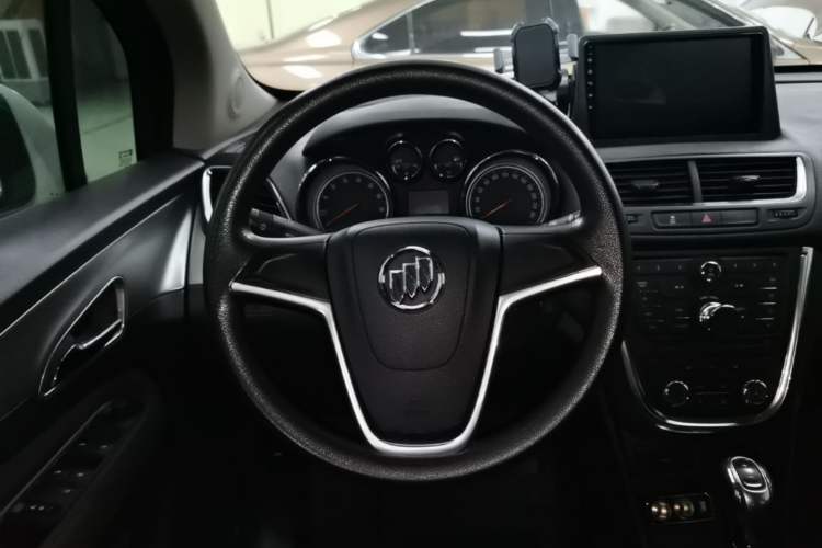 Used Buick Encore 2015 1.4T Automatic Two-Wheel Drive Urban Elite Version Steering Wheel