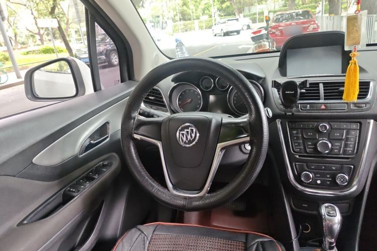 Used Buick Encore 2015 1.4T Automatic Two-Wheel Drive Urban Elite Version Steering Wheel