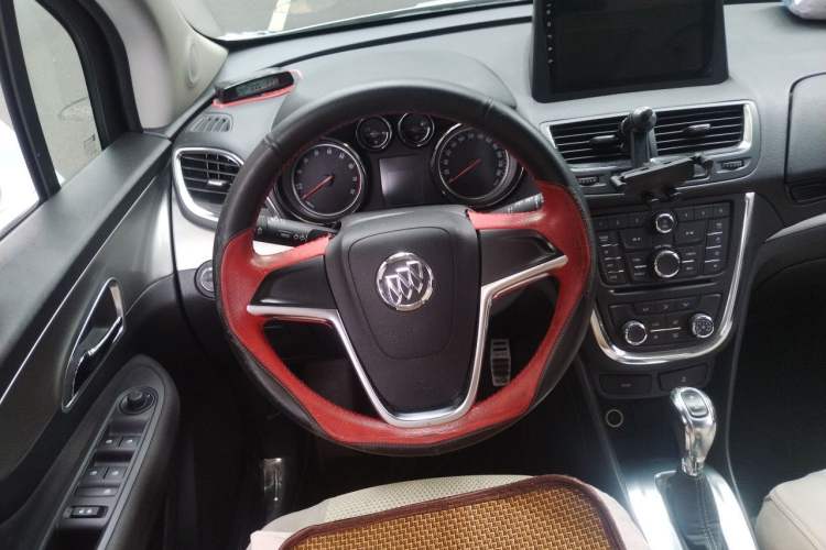 Used Buick Encore 2015 1.4T Automatic Two-Wheel Drive Urban Elite Version Steering Wheel
