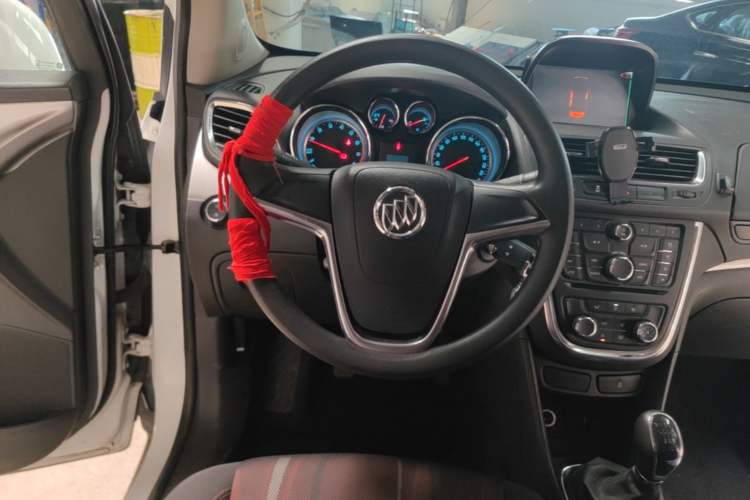 Used Buick Encore 2015 1.4T Manual Two-Wheel Drive Urban Advanced Model Steering Wheel