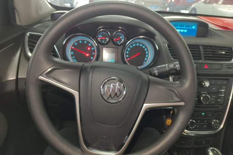 Used Buick Encore 2015 1.4T Automatic Two-Wheel Drive Urban Elite Version Steering Wheel