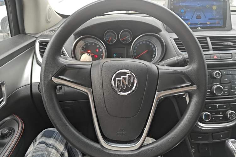 Used Buick Encore 2015 1.4T Automatic Two-Wheel Drive Urban Elite Version Steering Wheel