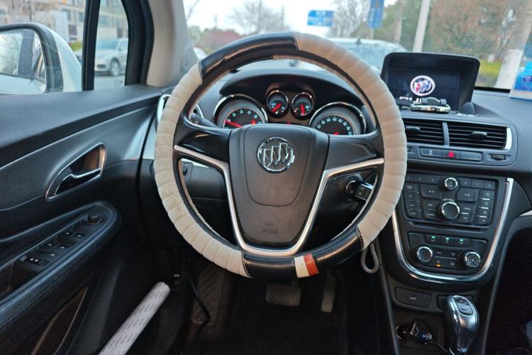 Used Buick Encore 2015 1.4T Automatic Two-Wheel Drive Urban Elite Version Steering Wheel