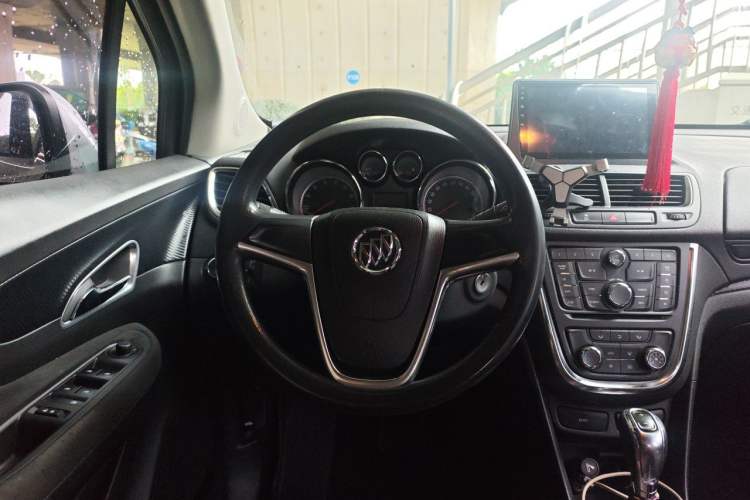Used Buick Encore 2015 1.4T Automatic Two-Wheel Drive Urban Elite Version Steering Wheel