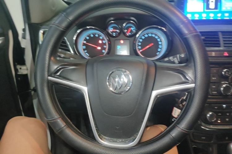 Used Buick Encore 2015 1.4T Automatic Two-Wheel Drive Urban Elite Version Steering Wheel