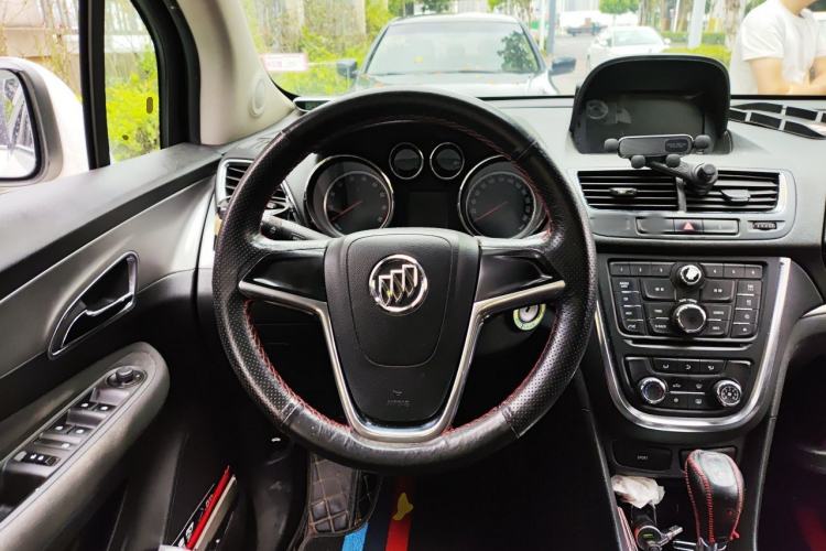 Used Buick Encore 2015 1.4T Automatic Two-Wheel Drive Urban Elite Version Steering Wheel