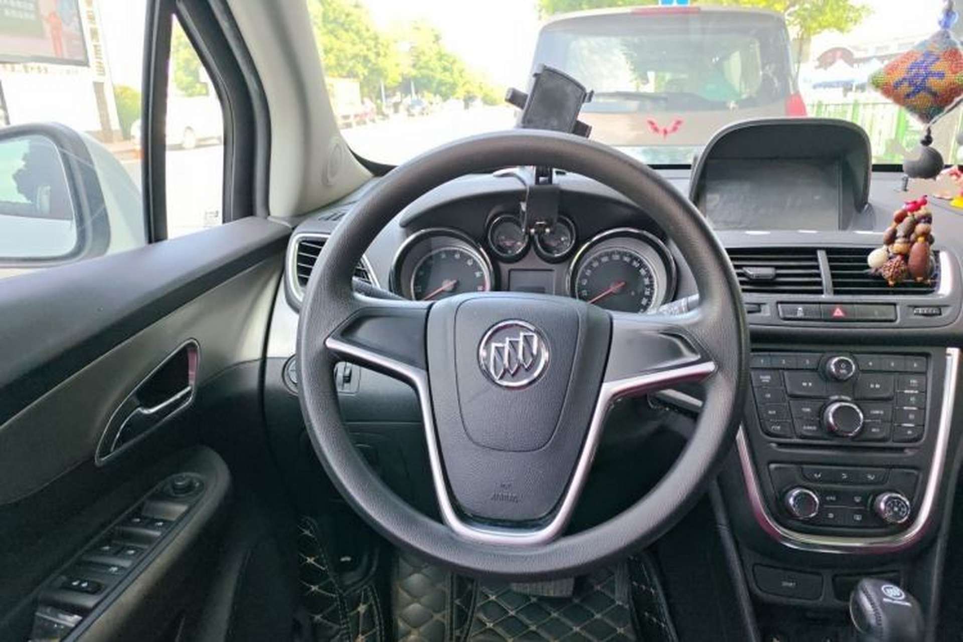 Used Buick Encore 2015 1.4T Automatic Two-Wheel Drive Urban Elite Version Steering Wheel