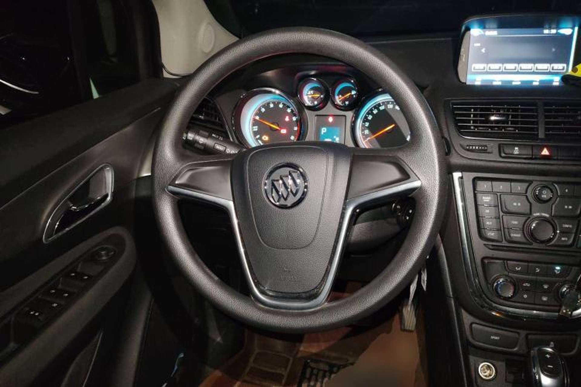 Used Buick Encore 2015 1.4T Automatic Two-Wheel Drive Urban Elite Version Steering Wheel
