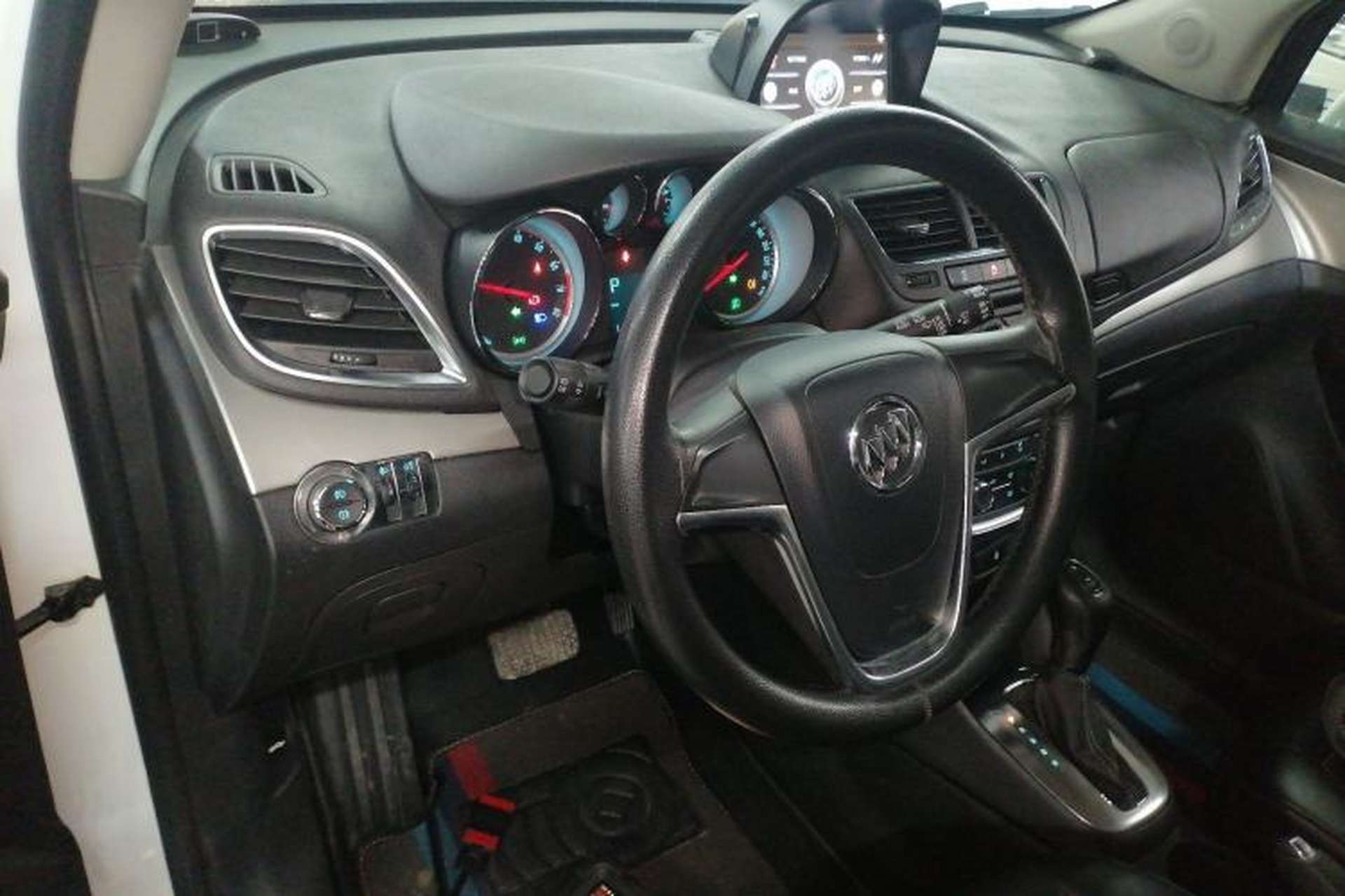 Used Buick Encore 2015 1.4T Automatic Two-Wheel Drive Urban Elite Version Steering Wheel