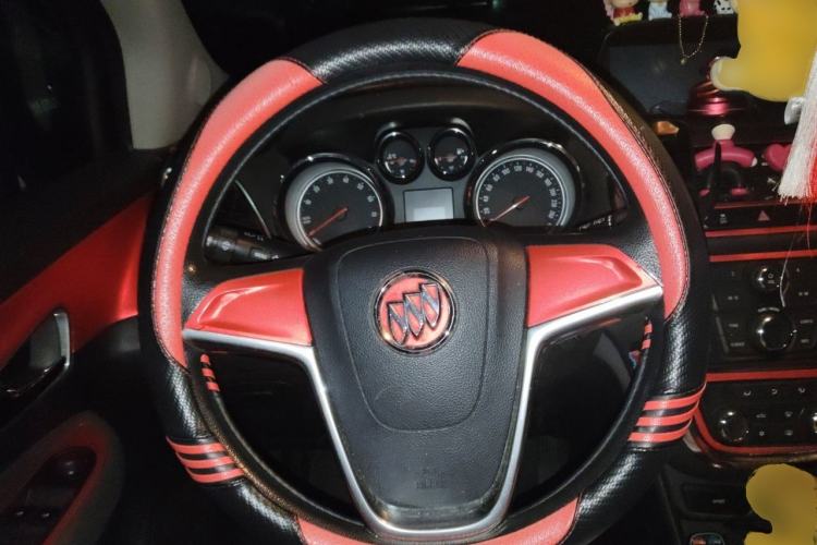 Used Buick Encore 2015 1.4T Automatic Two-Wheel Drive Urban Elite Version Steering Wheel