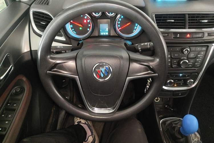 Used Buick Encore 2015 1.4T Manual Two-Wheel Drive Urban Advanced Model Steering Wheel