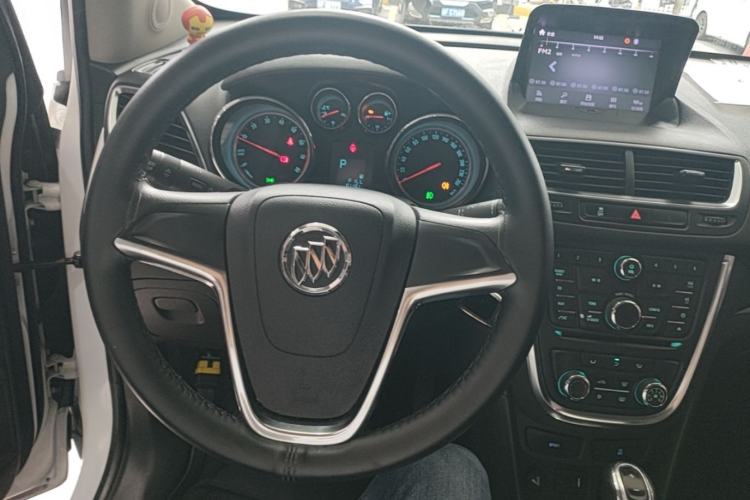 Used Buick Encore 2015 1.4T Automatic Two-Wheel Drive Urban Elite Version Steering Wheel