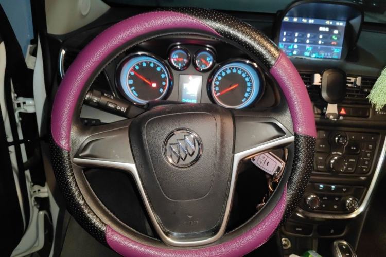 Used Buick Encore 2015 1.4T Automatic Two-Wheel Drive Urban Elite Version Steering Wheel
