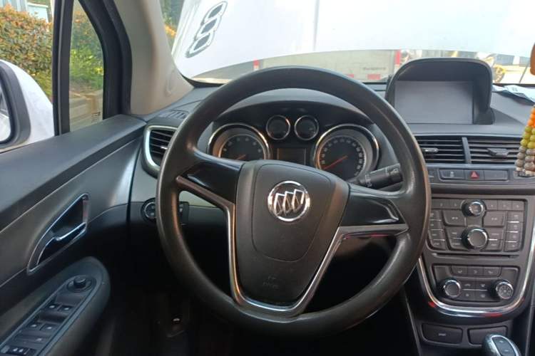 Used Buick Encore 2015 1.4T Automatic Two-Wheel Drive Urban Elite Version Steering Wheel
