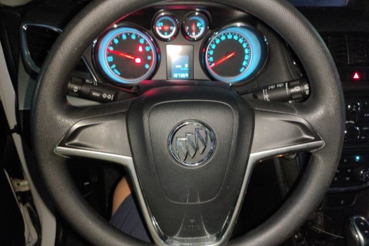 Used Buick Encore 2015 1.4T Automatic Two-Wheel Drive Urban Elite Version Steering Wheel
