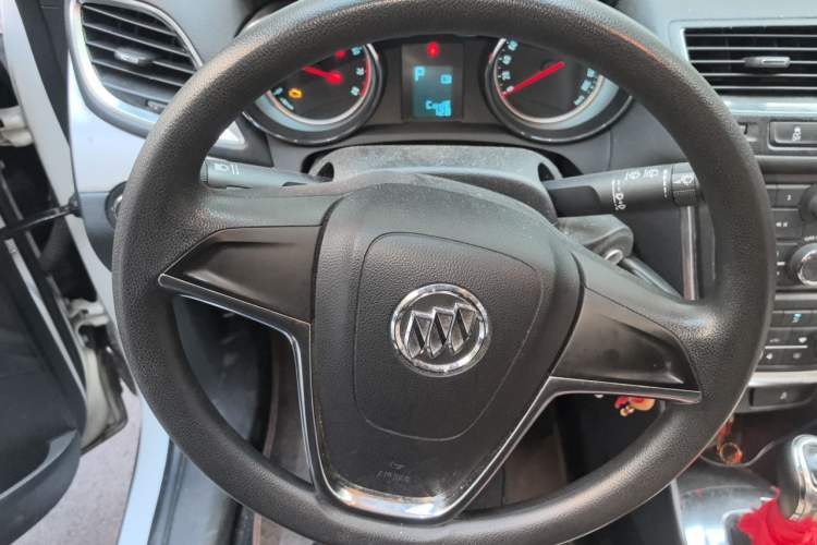 Used Buick Encore 2015 1.4T Automatic Two-Wheel Drive Urban Elite Version Steering Wheel