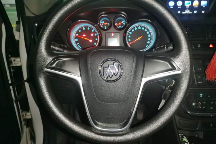 Used Buick Encore 2015 1.4T Manual Two-Wheel Drive Urban Advanced Model Steering Wheel