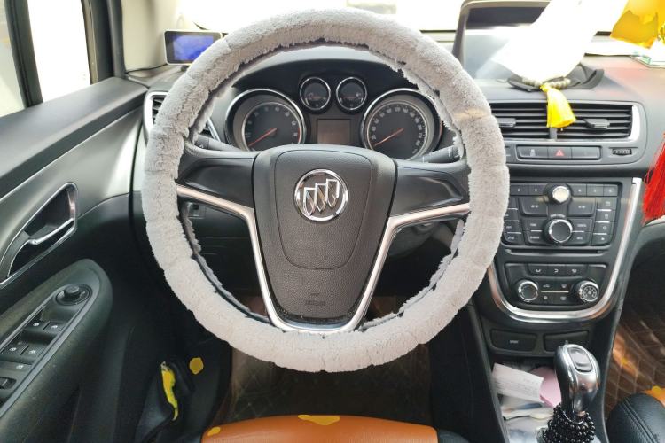 Used Buick Encore 2015 1.4T Automatic Two-Wheel Drive Urban Elite Version Steering Wheel