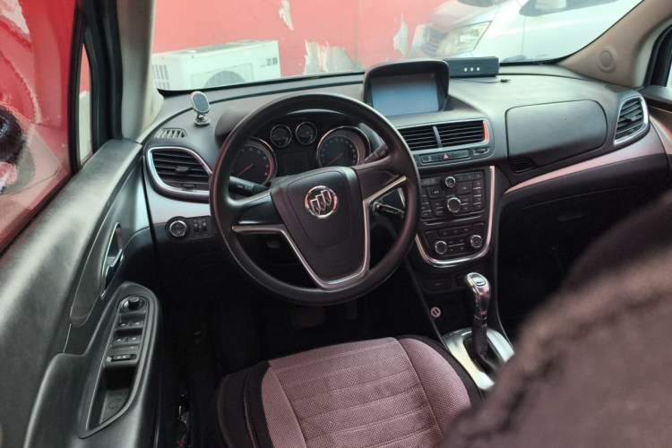 Used Buick Encore 2015 1.4T Automatic Two-Wheel Drive Urban Elite Version Steering Wheel