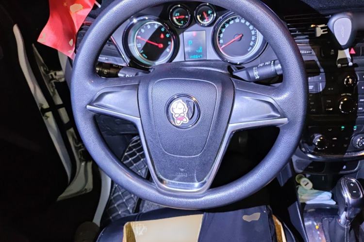 Used Buick Encore 2015 1.4T Automatic Two-Wheel Drive Urban Elite Version Steering Wheel