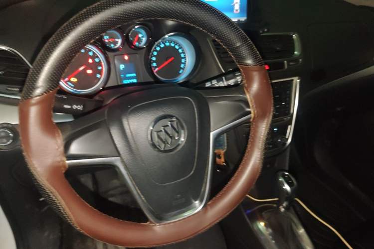 Used Buick Encore 2015 1.4T Automatic Two-Wheel Drive Urban Elite Version Steering Wheel